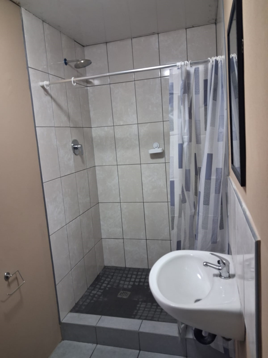 To Let 1 Bedroom Property for Rent in Buffalo Flats Eastern Cape